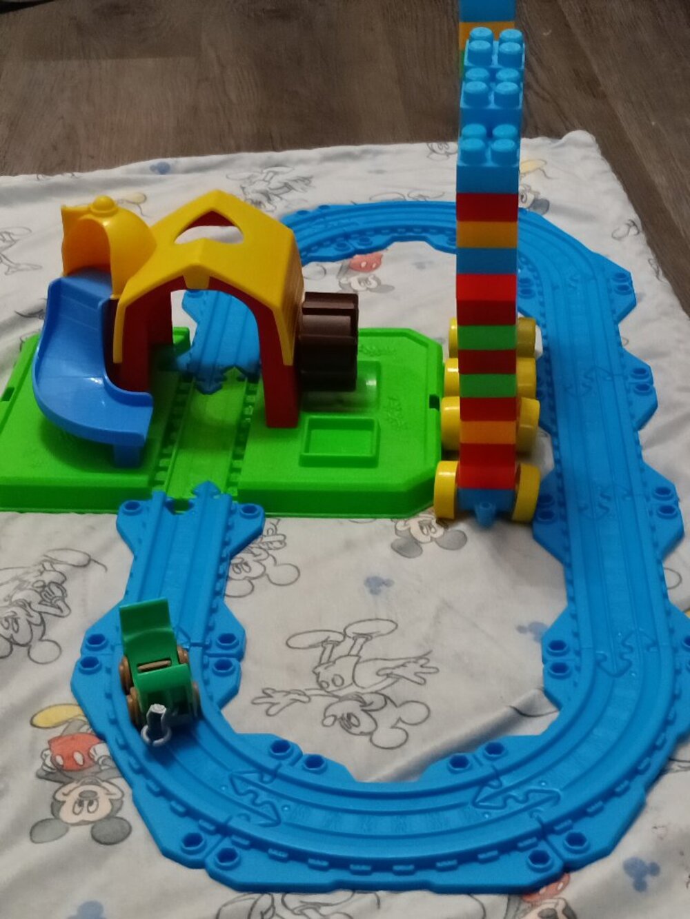 "Spin Master", Farm Station With Train Tracks, Blocks, and Container